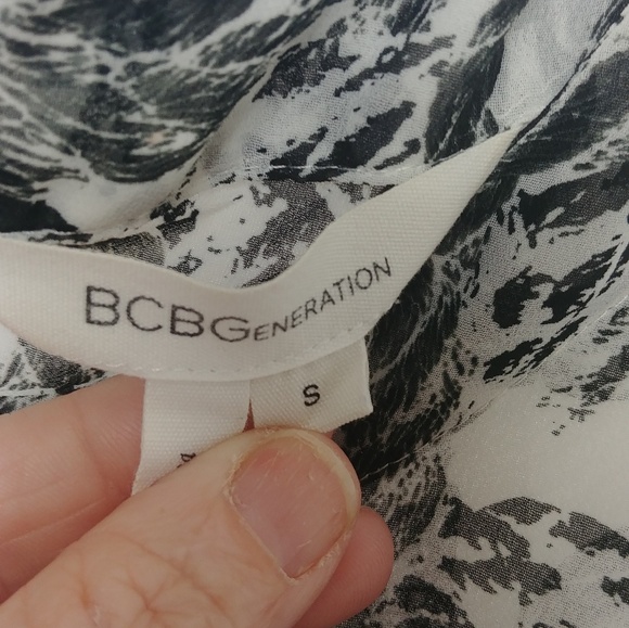 BCBGGeneration small black/white rope print blouse - Picture 6 of 6